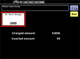 
將顯示金額的現金放入機器。
												